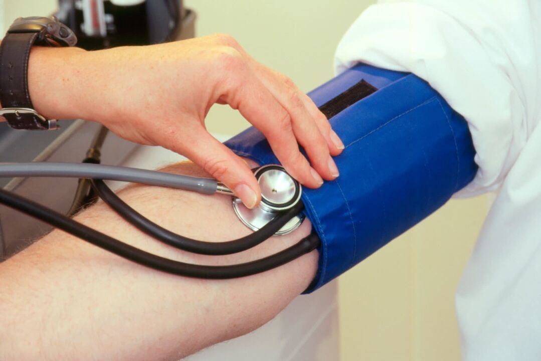 simptomi in vzroki visokega krvnega tlaka